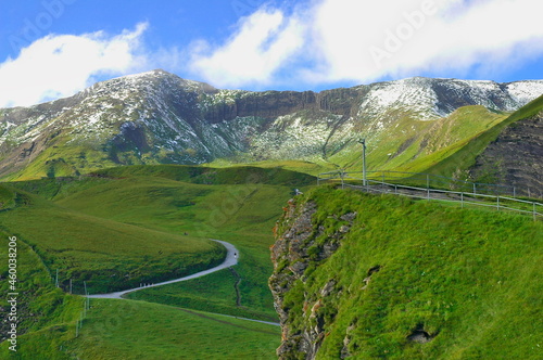 フィルストのトレッキングコースからの美しい眺め（スイス） © Tocchy S