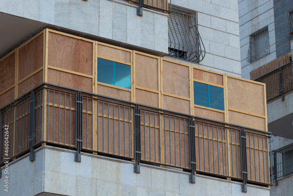 Φωτογραφία A wooden sukkah inside the balcony of a building, the Jewish holiday of Sukkot
