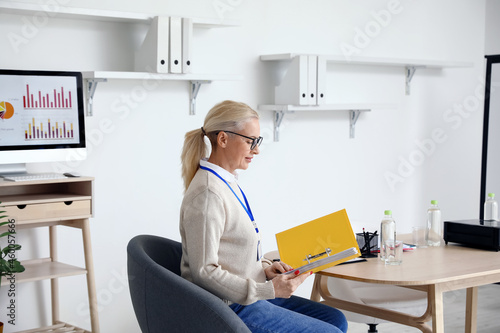 Mature businesswoman workin...