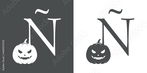 Logotipo letra inicial Ñ con calabaza de Halloween en fondo gris y fondo blanco