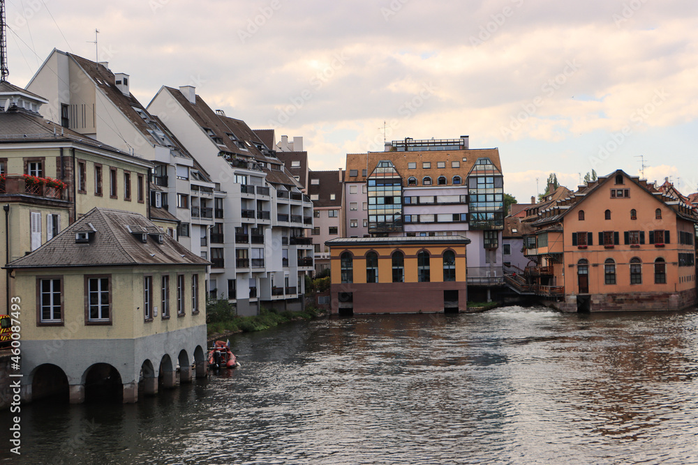Romantisches Straßburger Mühlenviertel; Blick von der Pont Saint-Thomas