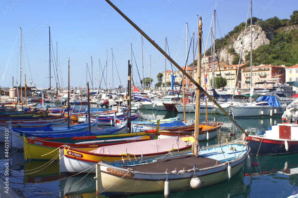Le port Lympia est le nom donné au port de Nice dans les alpes maritimes avec ses bâteaux typiques et ses gros yachts.
Ce nom provient de la source Lympia qui alimentait un petit lac dans une zone mar