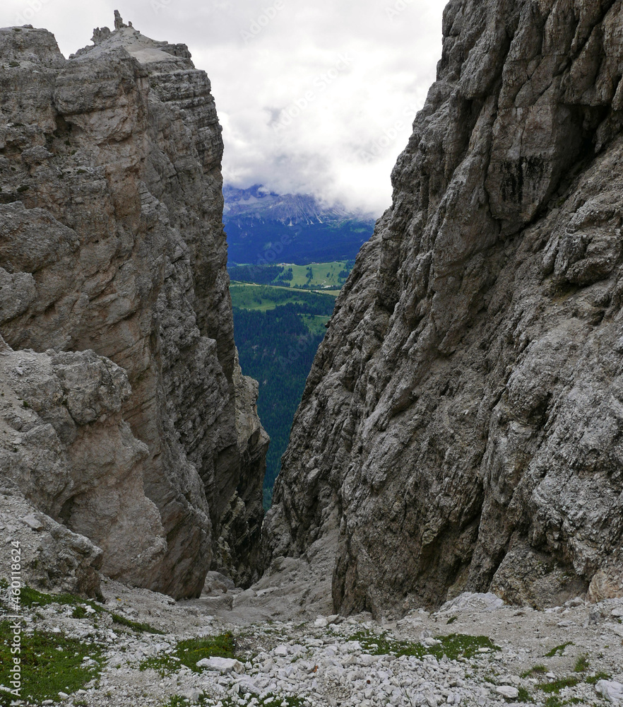 scenico e mozzafiato panorama delle Dolomiti in Val Badia in estate
