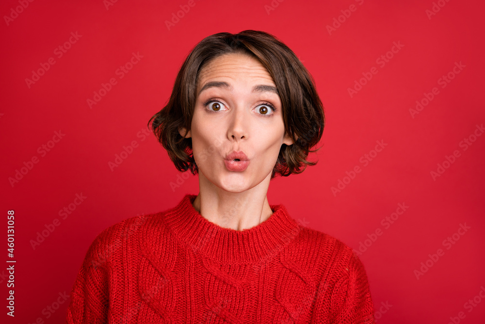 Photo portrait young woman staring amazed in sweater isolated bright red color background Photo portrait young woman staring amazed in sweater isolated bright red color background