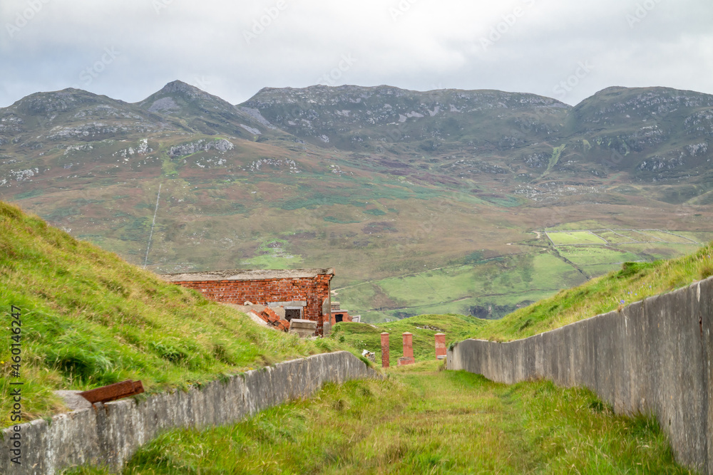 Naklejka premium The ruins of Lenan Head fort at the north coast of County Donegal, Ireland.