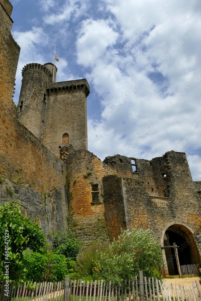 Les vestiges du château de Bonaguil en ruines