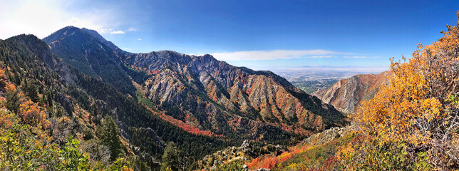 Papier peint photo Gris Wasatch Mountains in Fall - Sardine Peak Ogden Outlook Trail, Utah  © Kate