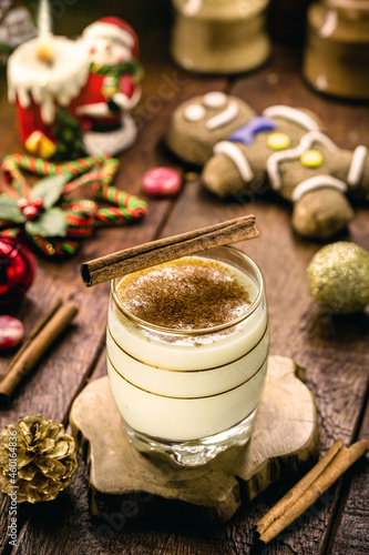typical warm Christmas eggnog, made at home, based on eggs and alcohol. Also called Auld Man milk, milk and pisco, momo cola, coquito, Crème de Vie or Eierlikör
