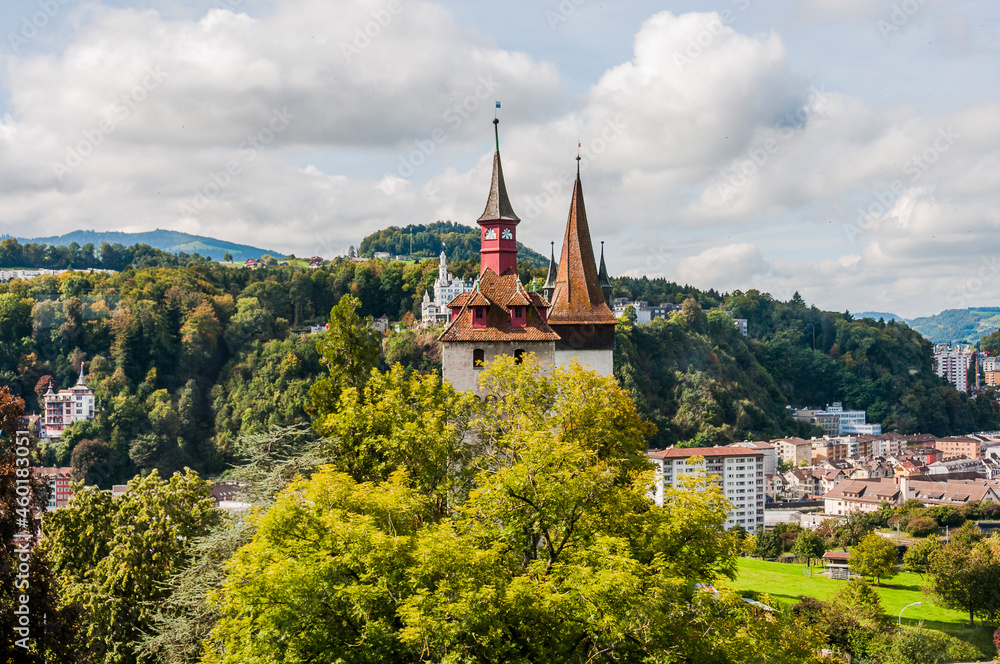 Luzern, Luegislandturm, Wachtturm, Museggtürme, Museggmauer, Stadtbefestigung, Türme, Wehrgang, Altstadt, Altstadthäuser, Vierwaldstättersee, Reuss, Zentralschweiz, Sommer, Herbst, Schweiz