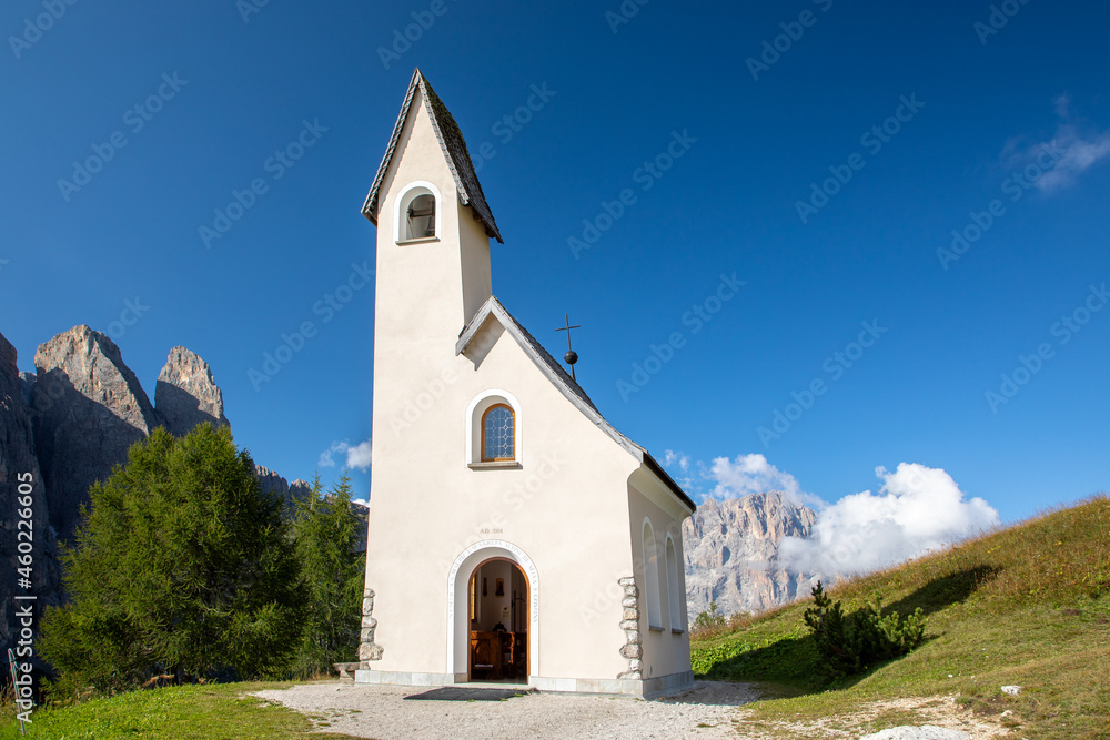 Alpini Kapelle San Maurizio auf dem Grödner Joch, Südtirol