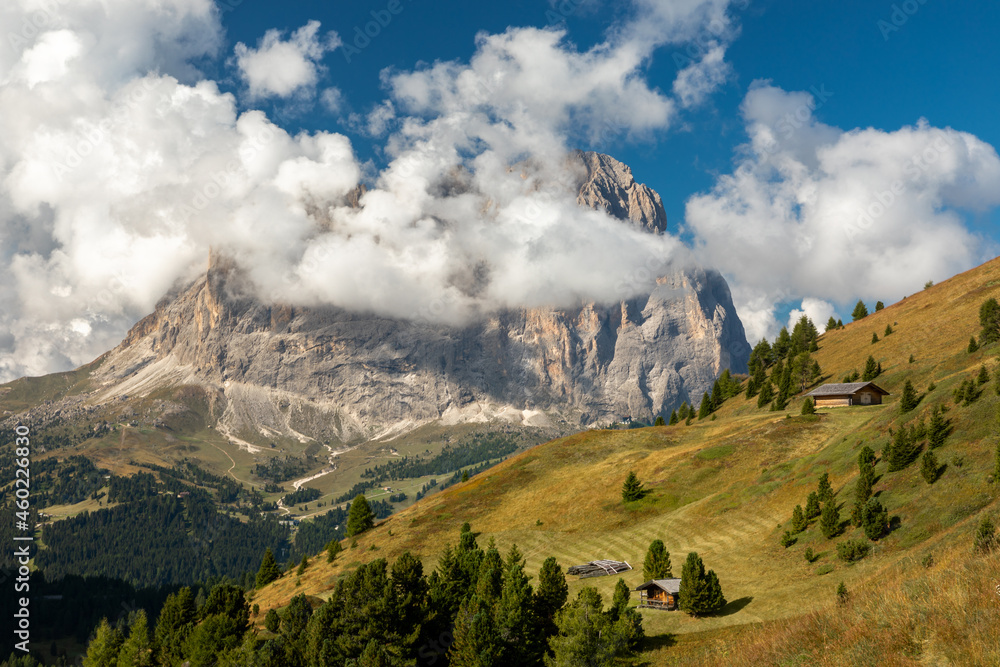 Fototapeta premium Blick vom Grödner Joch auf den Langkofel, Südtirol