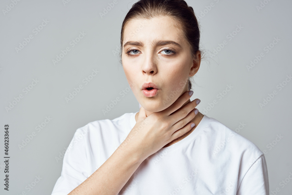 woman in white t-shirt pain health problems treatment hospital woman in white t-shirt pain health problems treatment hospital