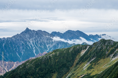 Fototapeta Naklejka Na Ścianę i Meble -  雲と偉大な山