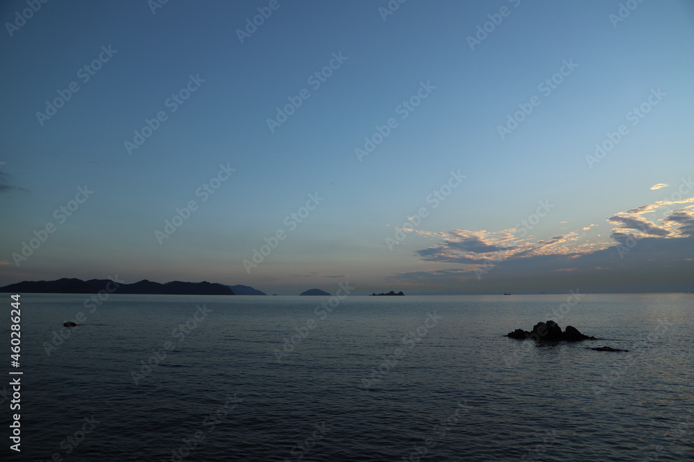 Fototapeta premium SDGs地球の輝き！瀬戸内海の夕陽