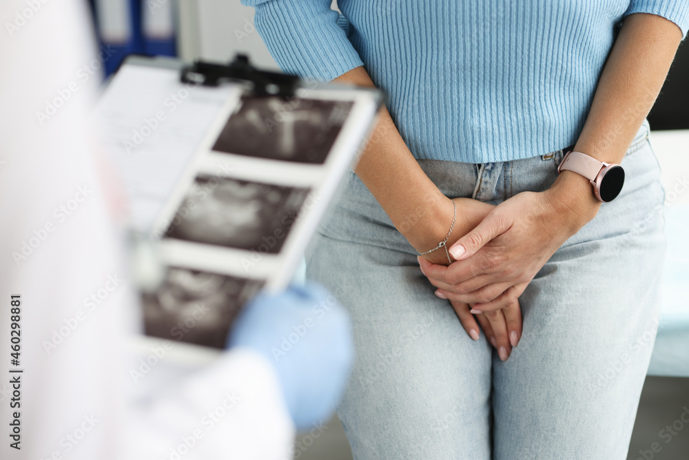 Woman with uterine problems and urination at gynecologist appointment