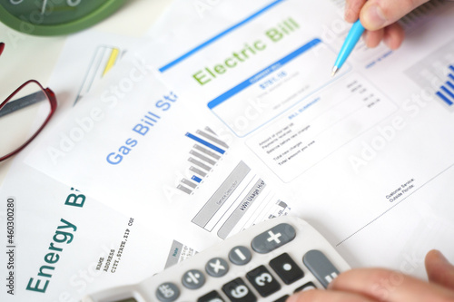 Foto Electric bill statement and home energy consumption