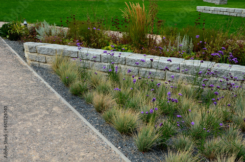 Canvas-taulu Granite walls made of stone blocks serve as design elements, retaining walls, or seating areas, seats for park visitors