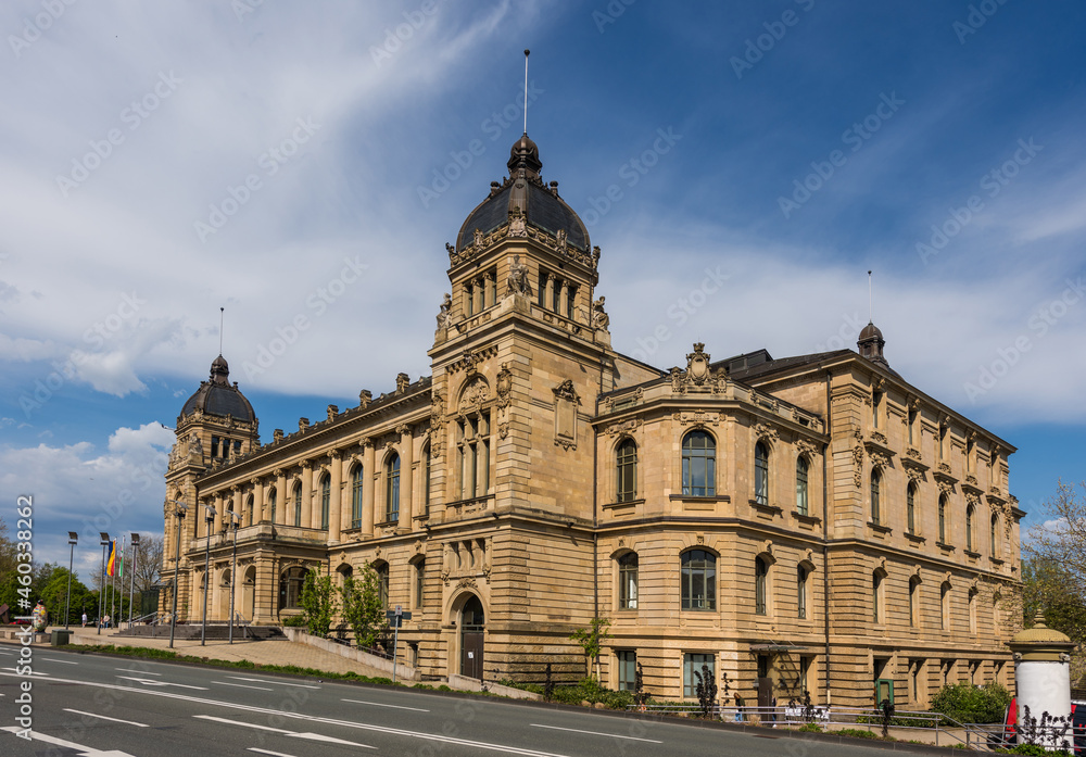 Fototapeta premium Die historische Stadthalle in Wuppertal im Mai 2021; Deutschland