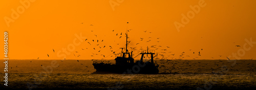 Barco pesquero photo