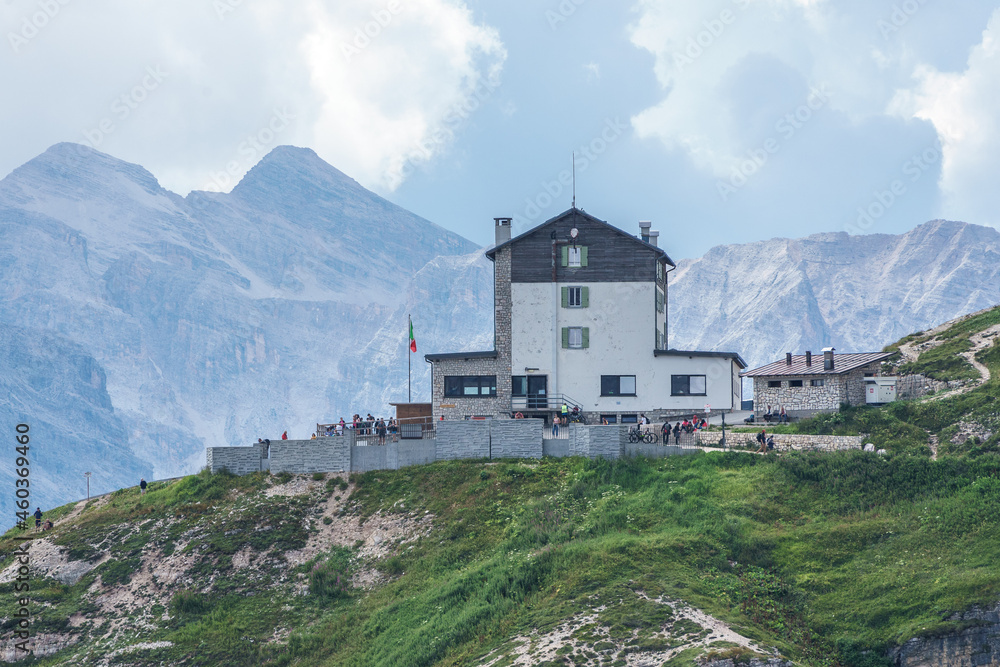 Hiking on tre cime di lavaredo