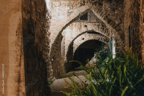 ancient roman aqueduct