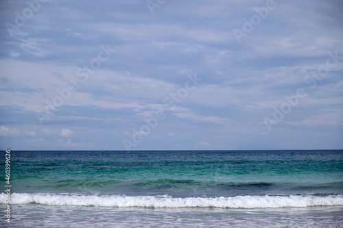 Peaceful Waves Breaking on a Beach in Coastal Japan © adibella6370
