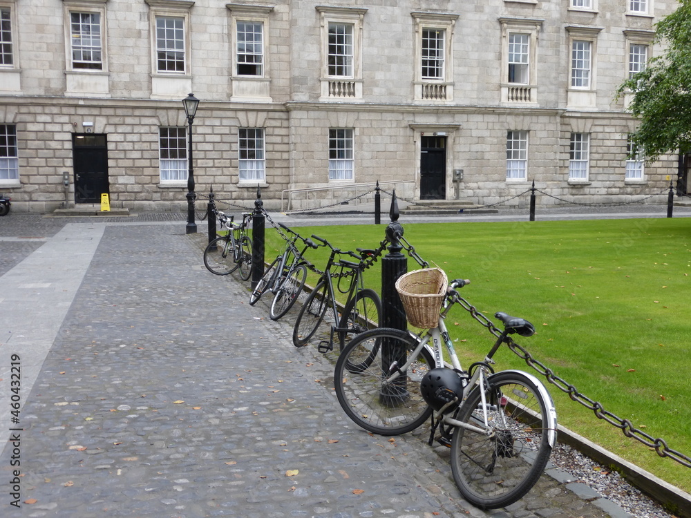 Fototapeta premium Dublin, la gran diversidad que te puedes encontrar por la capital irlandesa.