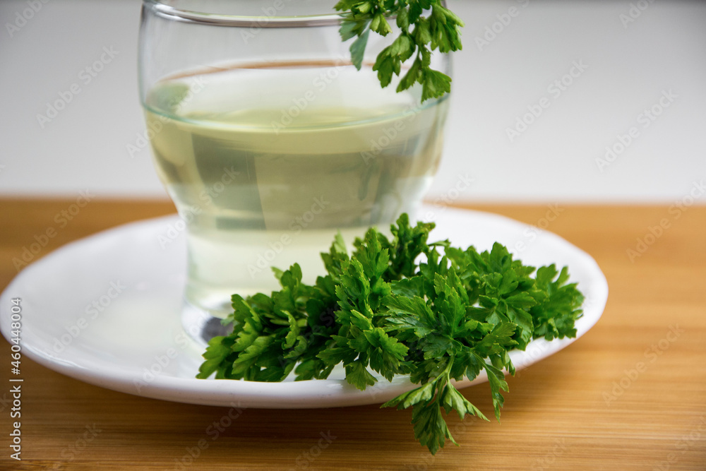 ziołowa herbata z natki pietruszki, napar, ziołaowa herbata z natki pietruszki, infusion with parsley, herbal tea with parsley	