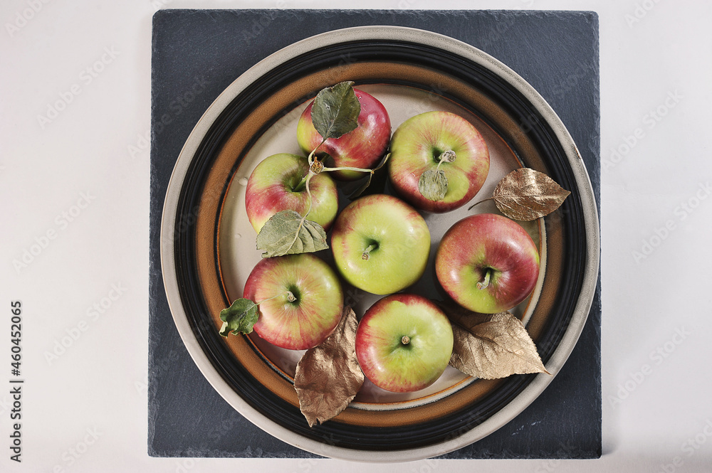 red ripe apples on a plate - a group of apples red ripe apples on a plate - a group of apples