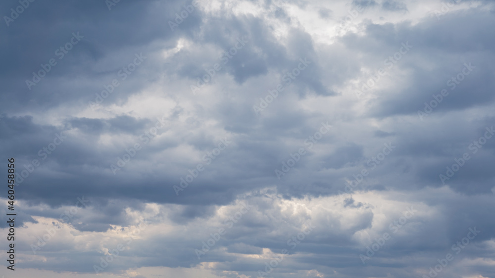 Fototapeta premium Cumulus clouds with blue sky on a sunny day of summer. Beautiful cloudscape