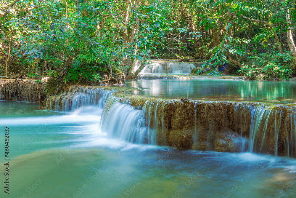 Obraz premium wonder Waterfall in deep rain forest jungle (Huay Mae Kamin Waterfall National Park in Kanchanaburi Province, Thailand)