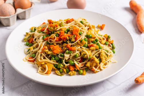 Rice noodles with eggs and vegetables.