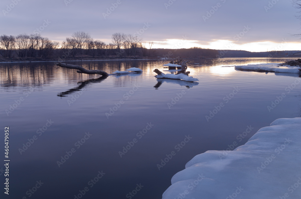 Fototapeta premium mississippi river daybreak in winter