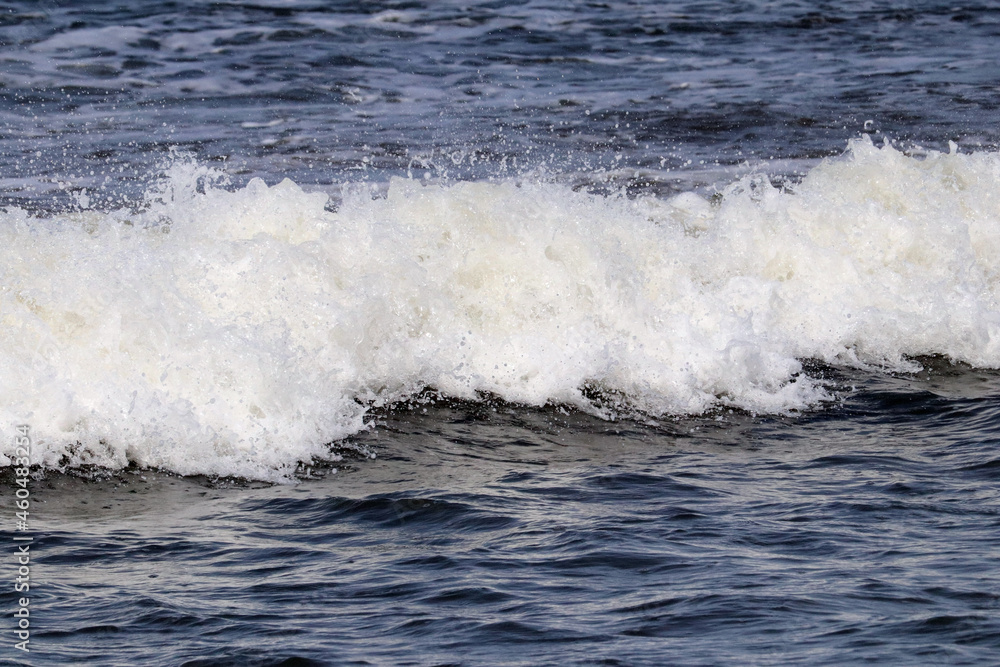Fototapeta premium Attractive waves on the beach pondicherry