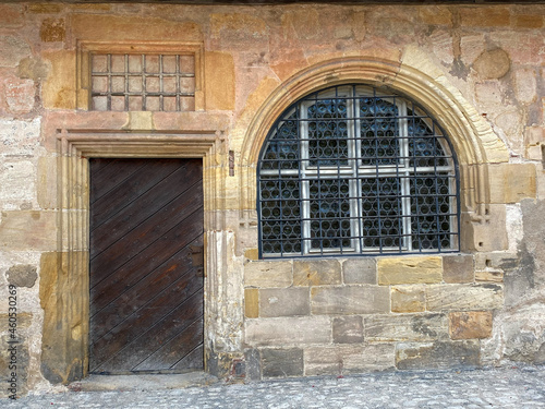 Alte Fassade mit alter Tür und Fenster © Mirko Müller