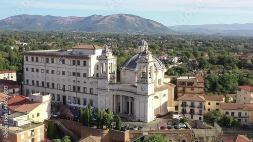 La città di Valmontone, Lazio, Italia, il palazzo Doria Pamphilj e la chiesa Collegiata dell’Assunta.
Vista aerea della città vecchia di Valmontone. photo