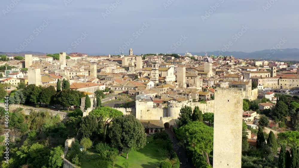 La città di Tarquinia, Lazio, famosa per le sue torri.
Vista aerea delle torri di Tarquinia. La città di Tarquinia, Lazio, famosa per le sue torri.
Vista aerea delle torri di Tarquinia.