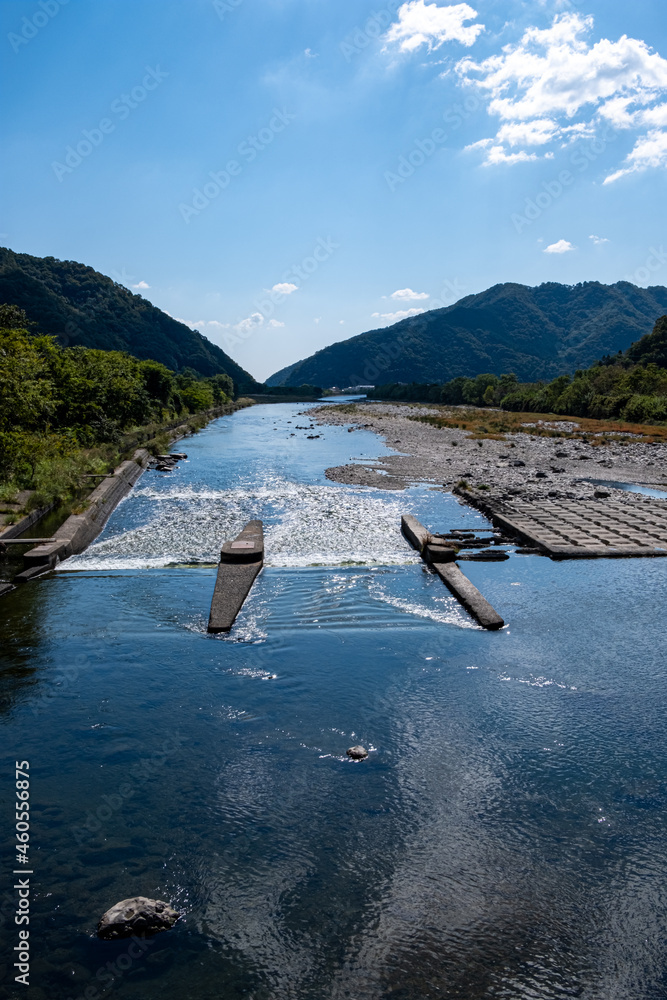 	美しい日本の風景　川と青空のイメージ