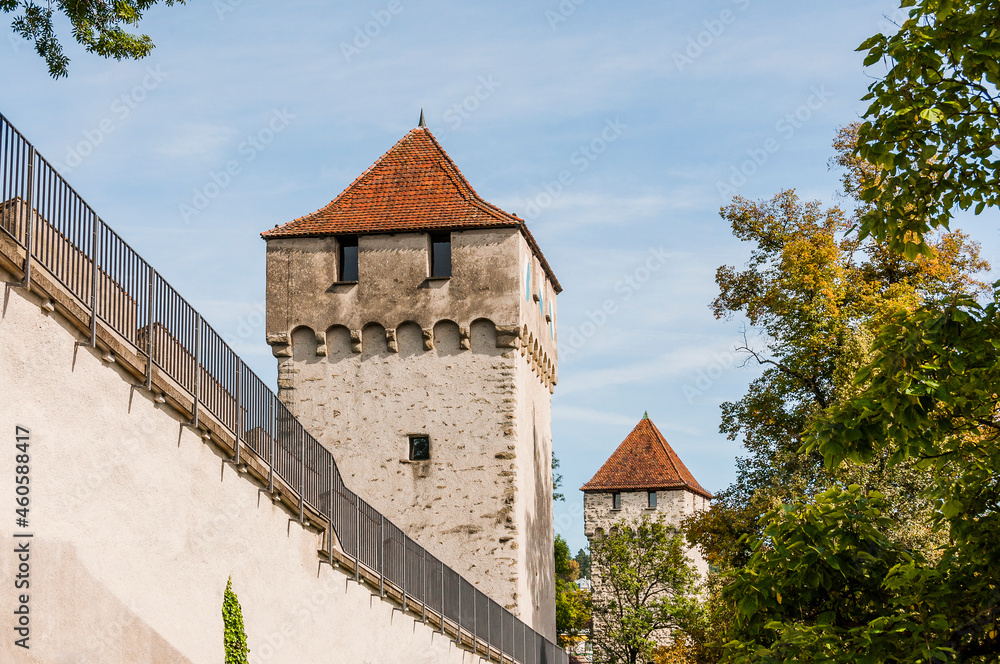 Fototapeta premium Luzern, Schirmerturm, Pulverturm, Museggtürme, Museggmauer, Stadtbefestigung, Türme, Westmauer, Wehrgang, Altstadt, Altstadthäuser, Vierwaldstättersee, Reuss, Zentralschweiz, Sommer, Herbst, Schweiz