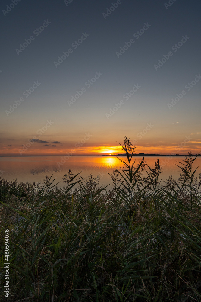 Sonnenuntergang im Hafen von Gager/Rügen