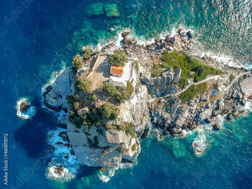 Tableau sur toile Aerial view of the famous small church Agios Ioannis in Skopelos where scenes of Mamma Mia were filmed