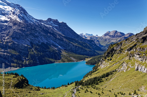 le lac Oeschienesee dans les alpes Suisses © Olympixel