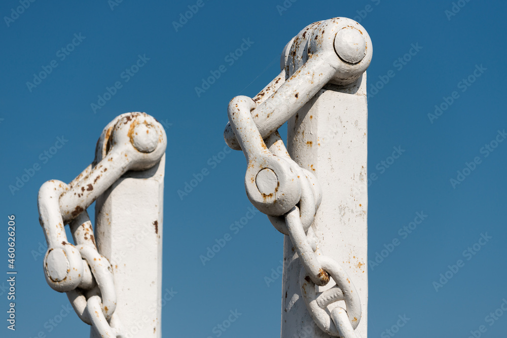 Naklejka premium metal objects (anchors) against a blue sky