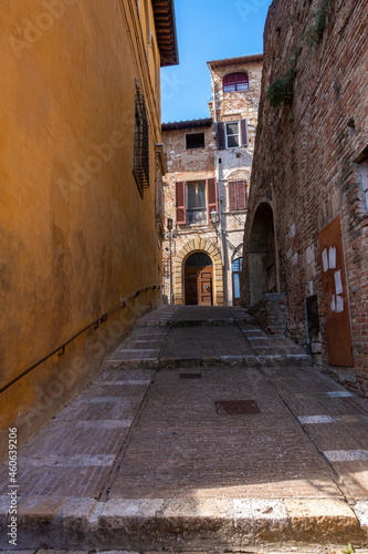 Fototapeta Naklejka Na Ścianę i Meble -  Little town of Colle Val d'Elsa, Tuscany, along via Francigena
