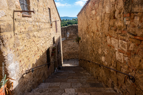 Fototapeta Naklejka Na Ścianę i Meble -  Little town of Colle Val d'Elsa, Tuscany, along via Francigena