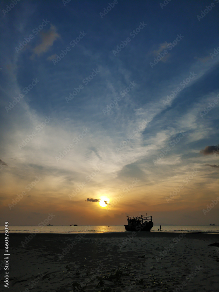 Fototapeta premium Evening sunset on the beach of a tropical island by the ocean