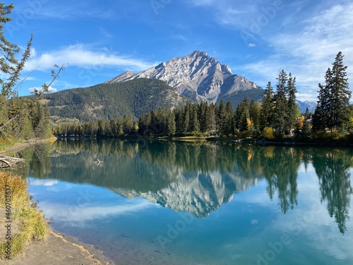 Fototapeta Naklejka Na Ścianę i Meble -  Landscapes of Banff Alberta in the fall
