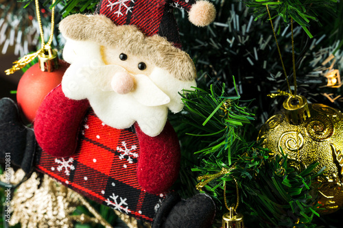 Fotografie Christmas tree assembled with ornaments