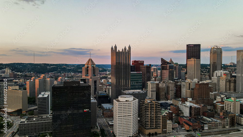 Obraz premium Skyline of the city of Pittsburgh aerial