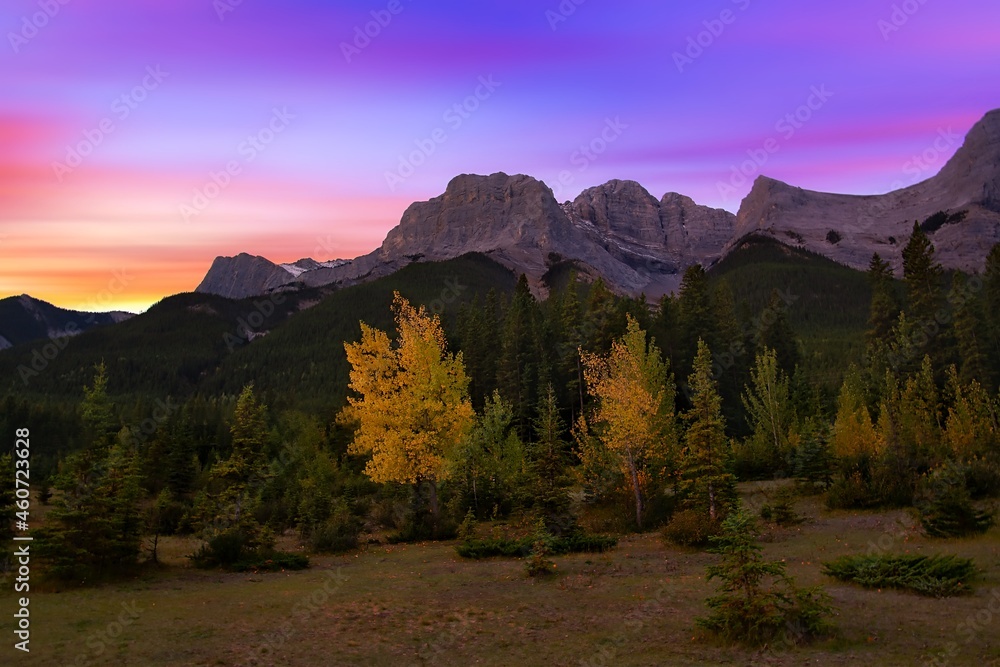 Obraz premium Sunrise Over Fall Mountains